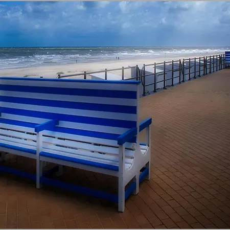 Near Tram & Sea, Cleaning Included Apartment Middelkerke