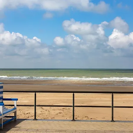 Apartment Near Tram & Sea, Cleaning Included Middelkerke